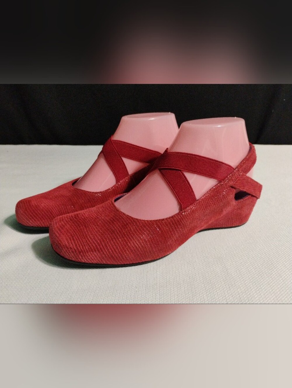 Vaneli "Marjory" Red Suede Low Wedge Strappy Shoes Sz 7 M